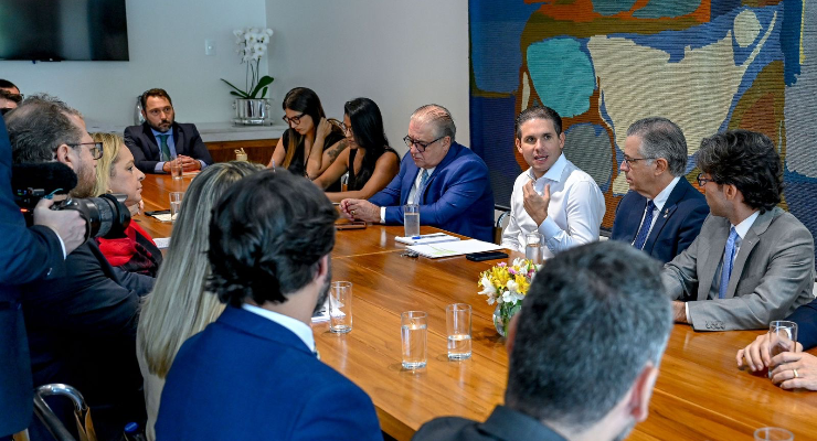 *Presidente Hugo Motta recebe deputados e representantes de plataformas para discutir regulamentação do trabalho por aplicativo*