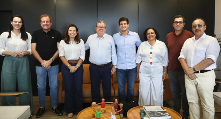 João Azevêdo se reúne com João Campos