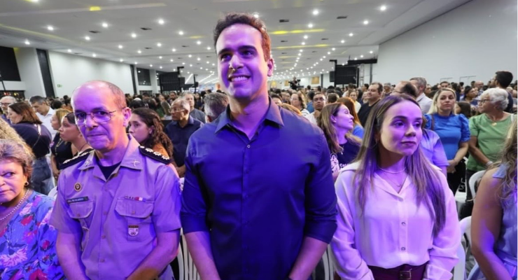 Candidatos ao governo do Estado participaram da missa de encerramento do CRESCER