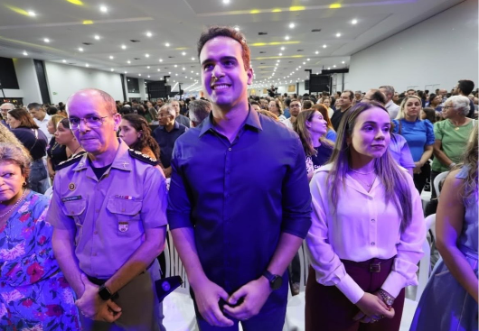 Candidatos ao governo do Estado participaram da missa de encerramento do CRESCER