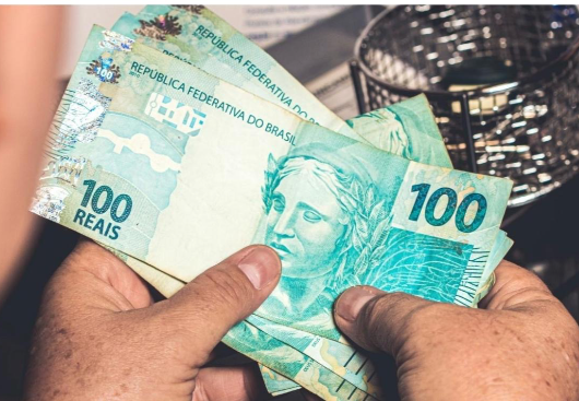 CAOS FINANCEIRO DA ADMINISTRAÇÃO SÓ AUMENTA!! ABSURDO EM CAMPINA GRANDE: SERVIDORES DA PREFEITURA DENUNCIAM NOMES NEGATIVADOS MESMO COM DESCONTO EM FOLHA