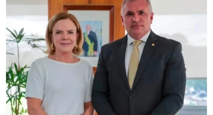 Ex-bolsonarista, Julian Lemos se diz “apaixonadíssimo” por Lula e revela convite de Gleisi para filiação ao PT