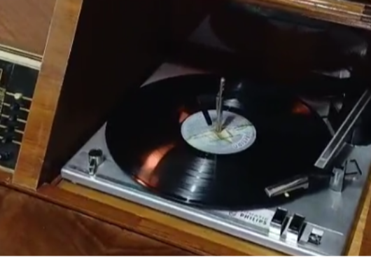 RADIOLA PHILIPS HOLANDESA – FX995A