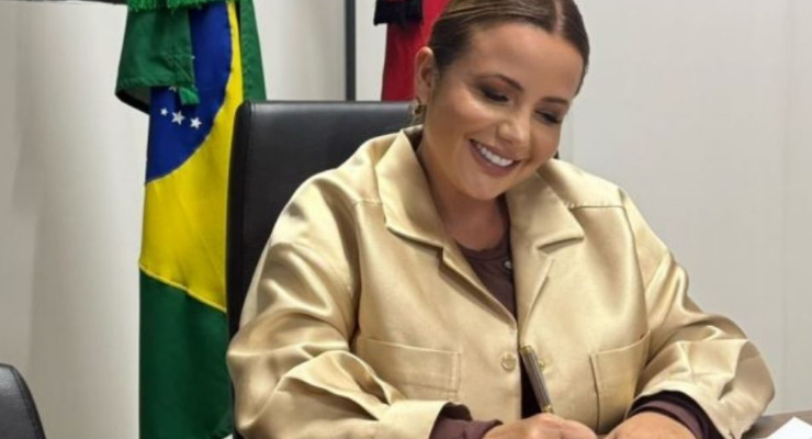 Tacyana Leitão anuncia aumento para professores e convoca concursados da Educação de Bayeux