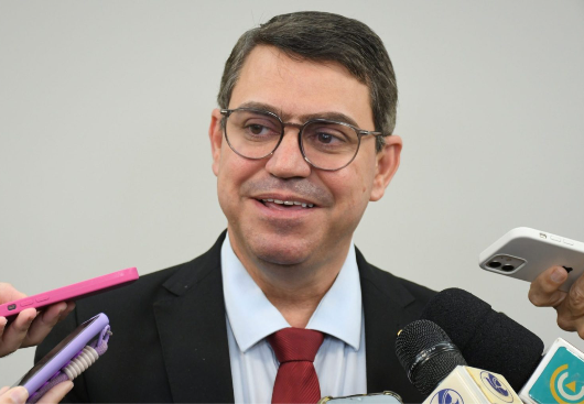 Com viagem de Cícero, Dinho assume PMJP pela quinta vez