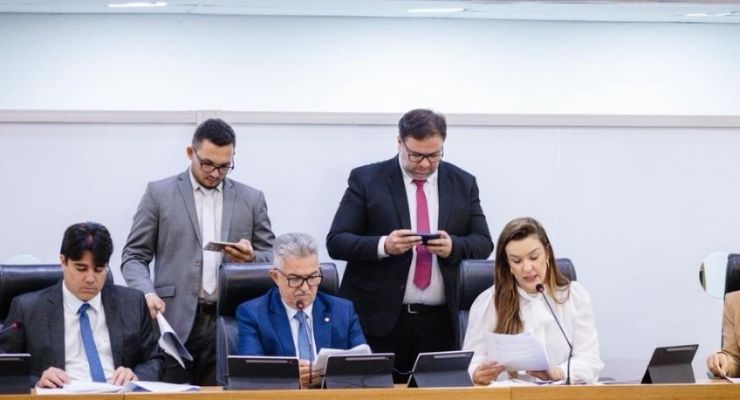 CCJ aprova prioridade a estudantes com TEA em escolas públicas próximas de casa