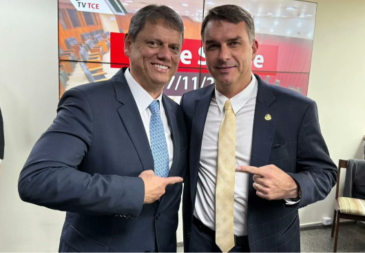 Lula perderia para Flávio Bolsonaro e Tarcísio em simulações