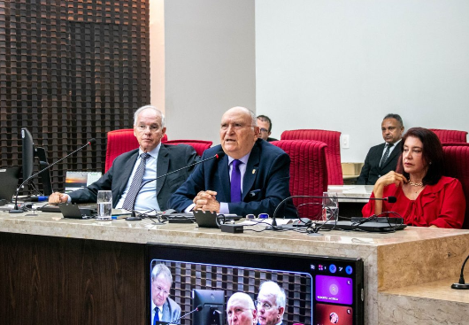 Nominando Diniz oficializa aposentadoria