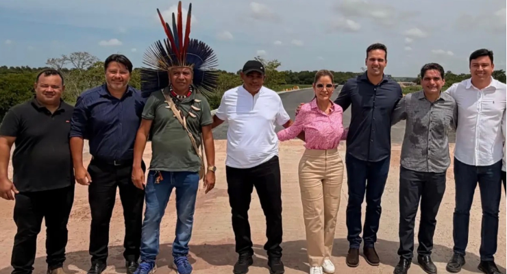 Ao lado de Lucas, Murilo visita obras da estrada de Praia de Campina, em Rio Tinto