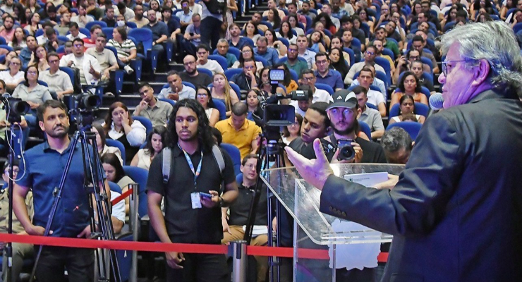 Governo do Estado empossa mil novos professores da Rede Estadual de Ensino