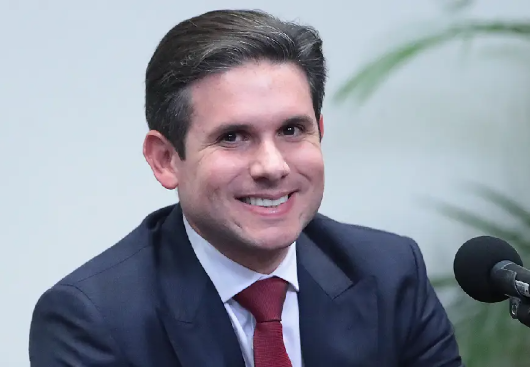 Hugo Motta lidera pesquisa para deputado federal