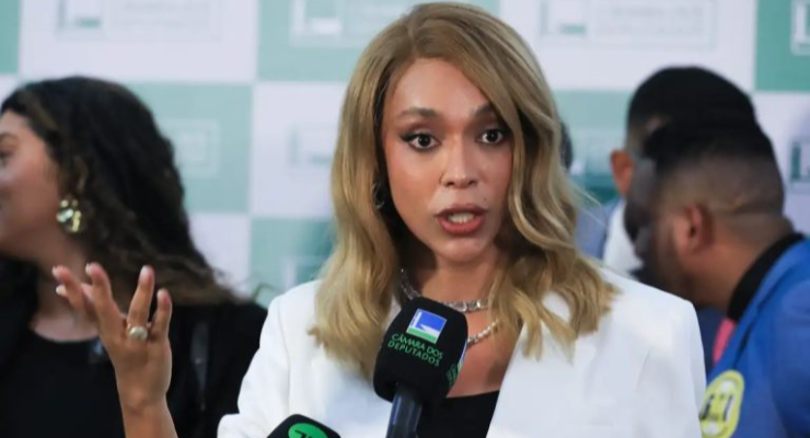 Câmara do Deputados: Comissão de Direitos da Mulher elege primeira presidente trans
