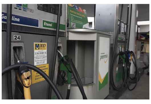 Lula zera Pis e Cofins para evitar elevação no valor dos combustíveis por causa da guerra