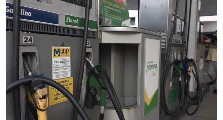 Lula zera Pis e Cofins para evitar elevação no valor dos combustíveis por causa da guerra