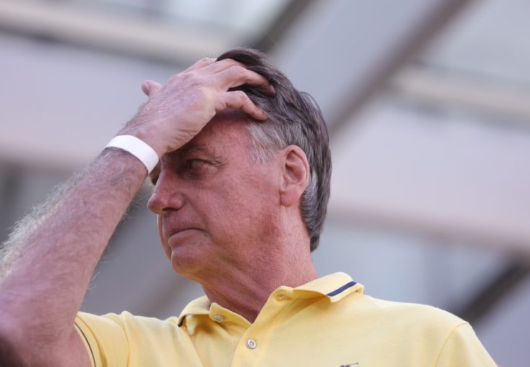 Bolsonaro está na UTI por conta de broncopneumonia, diz boletim médico